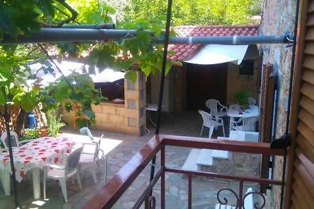 Isida's Traditional Stone House With Inside Yard *