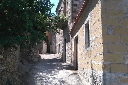 Hébergement de vacances Isida's Traditional Stone House With Inside Yard *