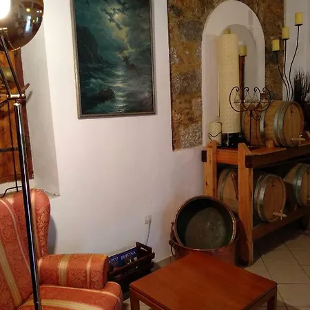 Isida's Traditional Stone House With Inside Yard