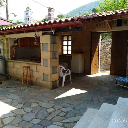 Isida's Traditional Stone House With Inside Yard Hébergement de vacances *