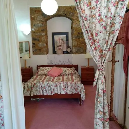 Isida's Traditional Stone House With Inside Yard
